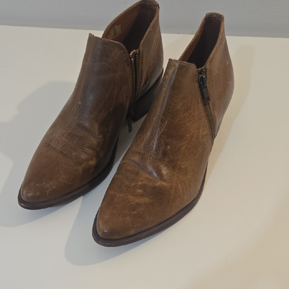 Steve Madden Distressed Brown Leather Ankle Booties - 10